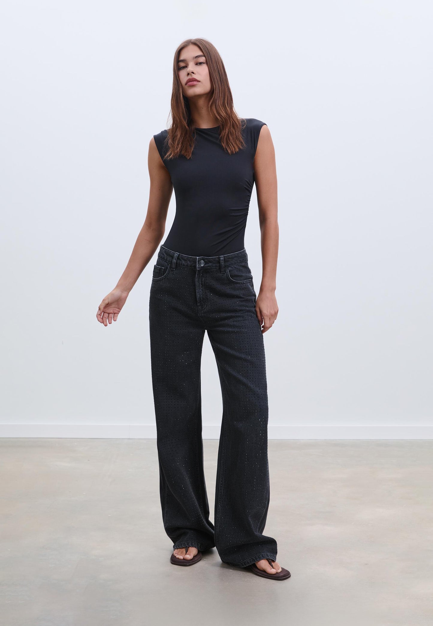 Straight-fit jeans with rhinestones