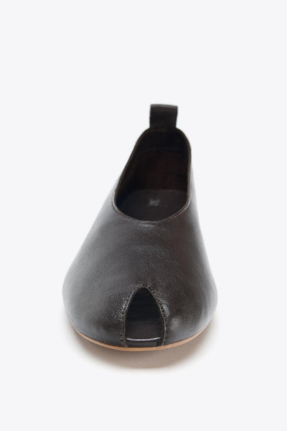 LEATHER BALLERINA WITH OPENING