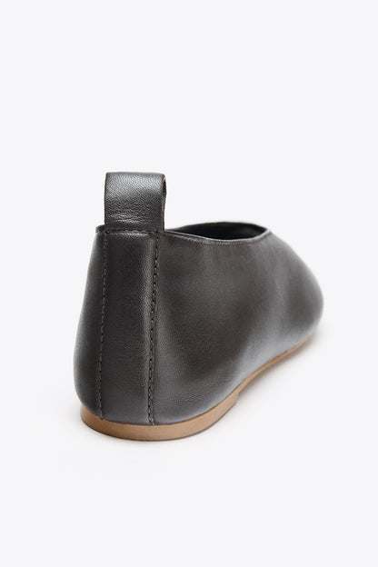 LEATHER BALLERINA WITH OPENING